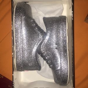 Mini Melissa Silver Glitter comes with box